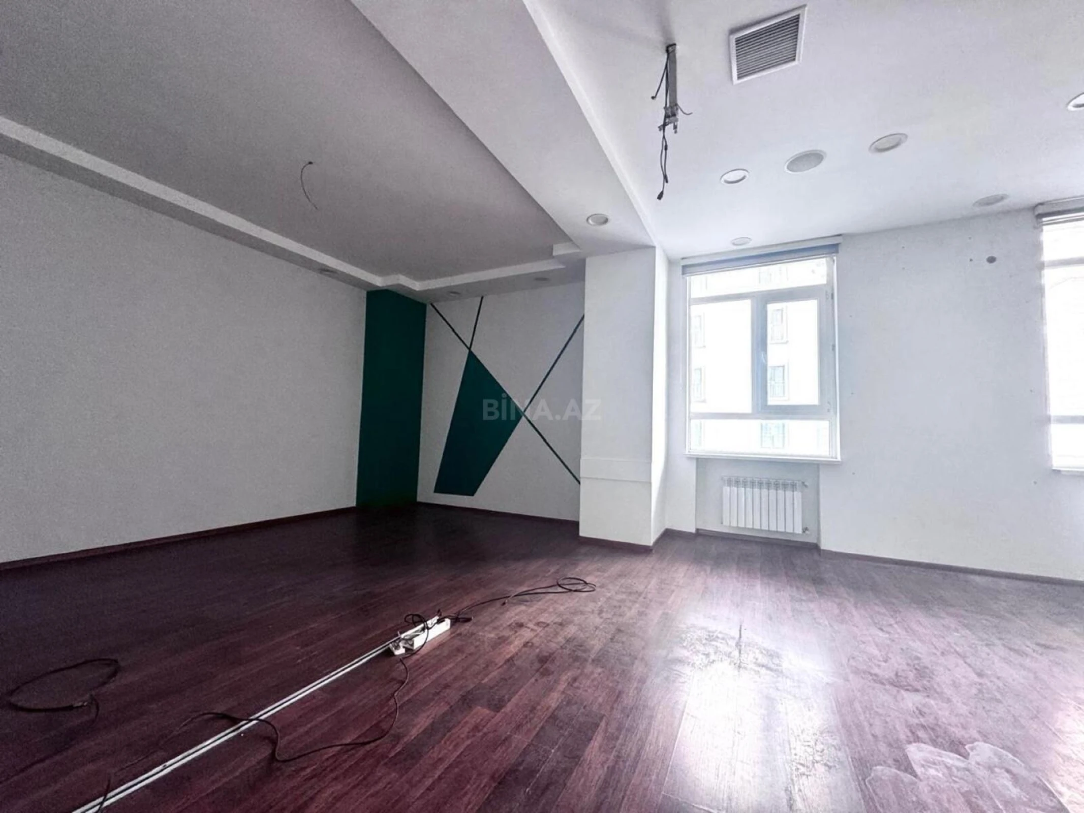 Kirayə verilir 20 otaqlı ofis 1400 m²