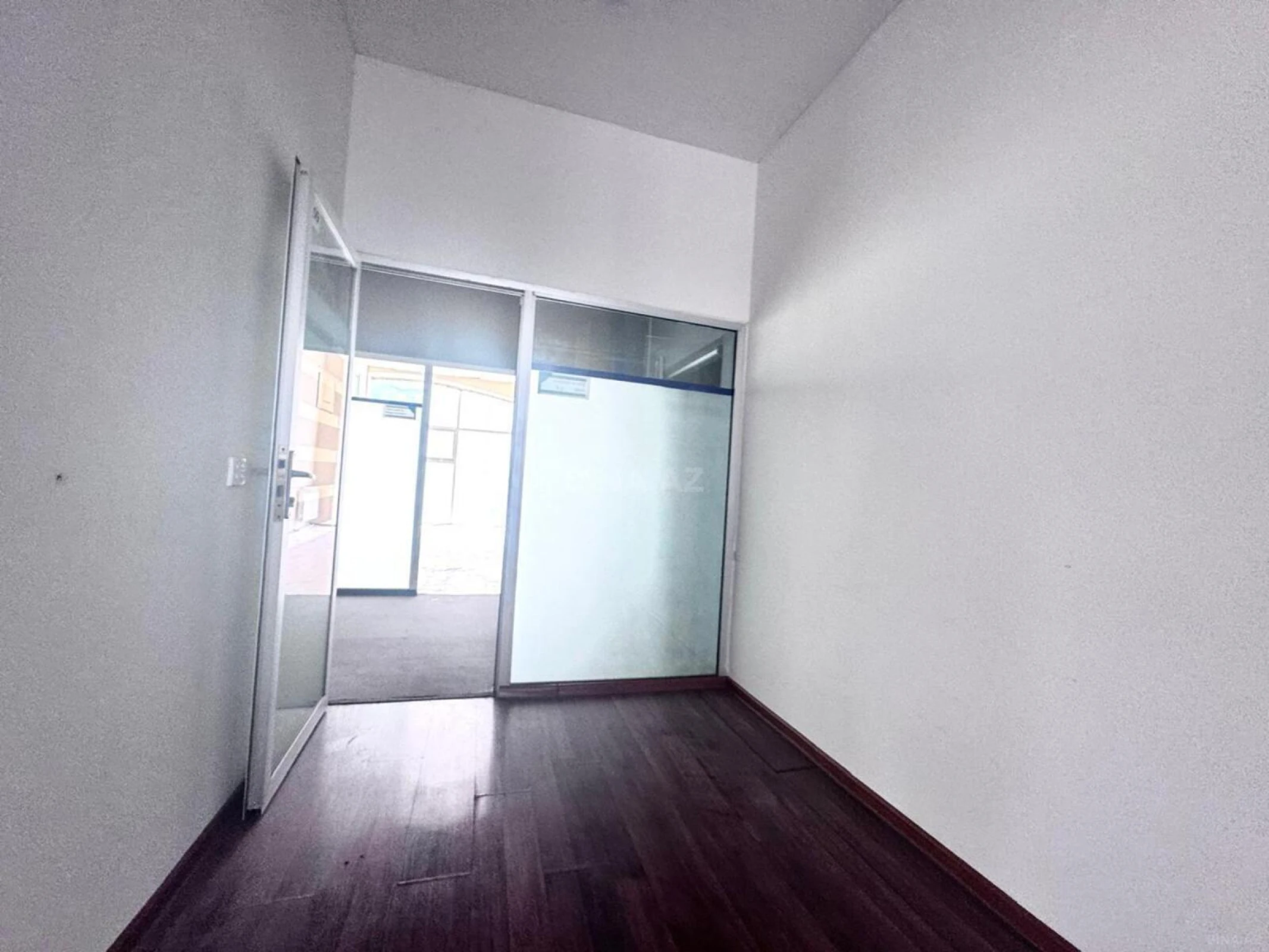 Kirayə verilir 20 otaqlı ofis 1400 m²