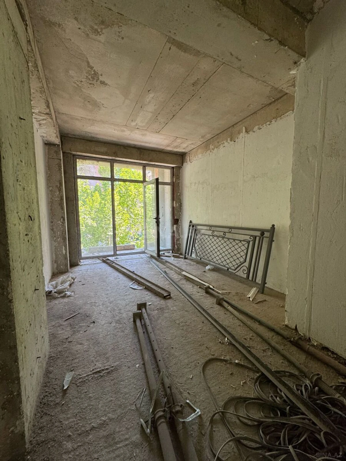 Satılır 3 otaqlı mənzil 127 m²