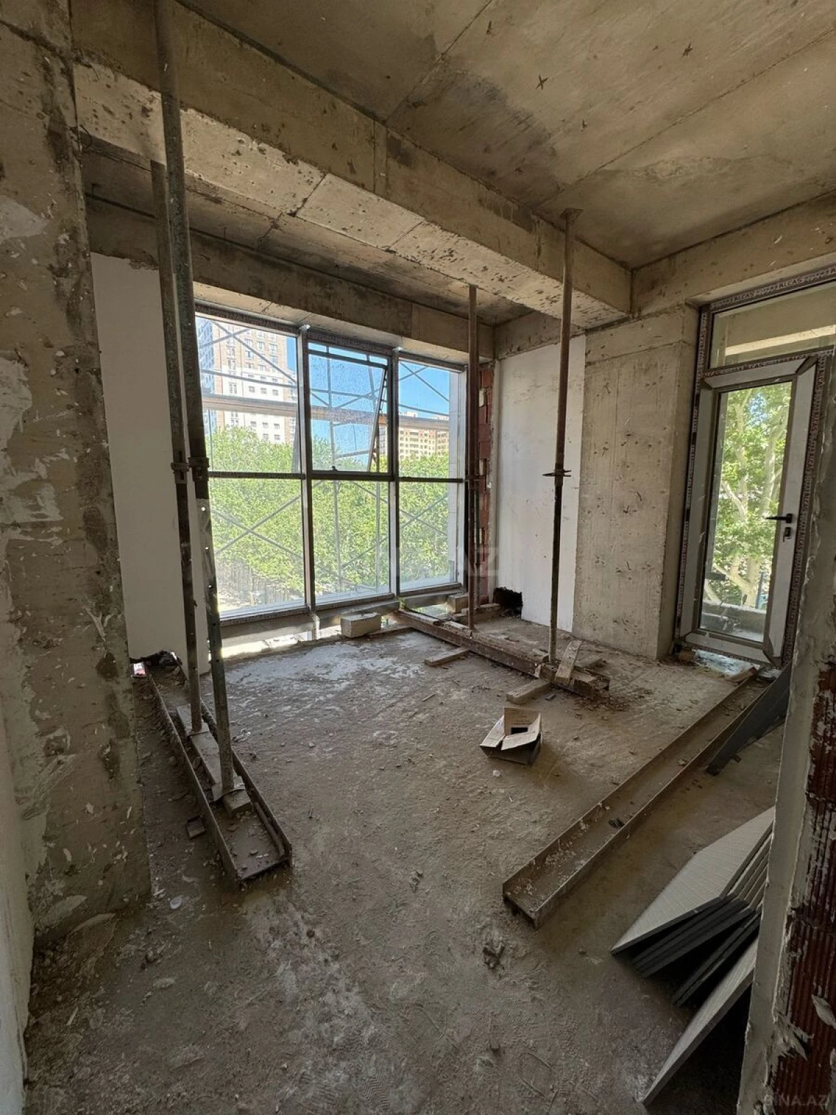 Satılır 3 otaqlı mənzil 127 m²