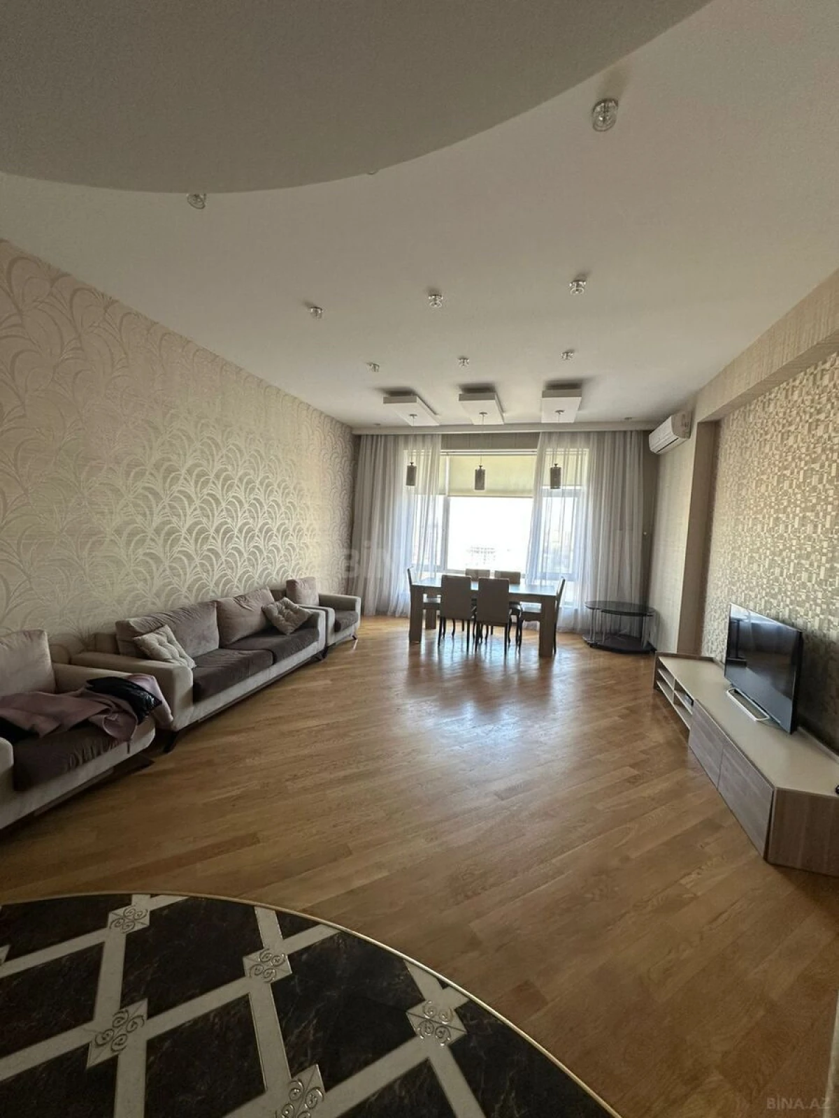Kirayə verilir 4 otaqlı mənzil 200 m²