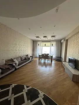 Kirayə verilir 4 otaqlı mənzil 200 m²
