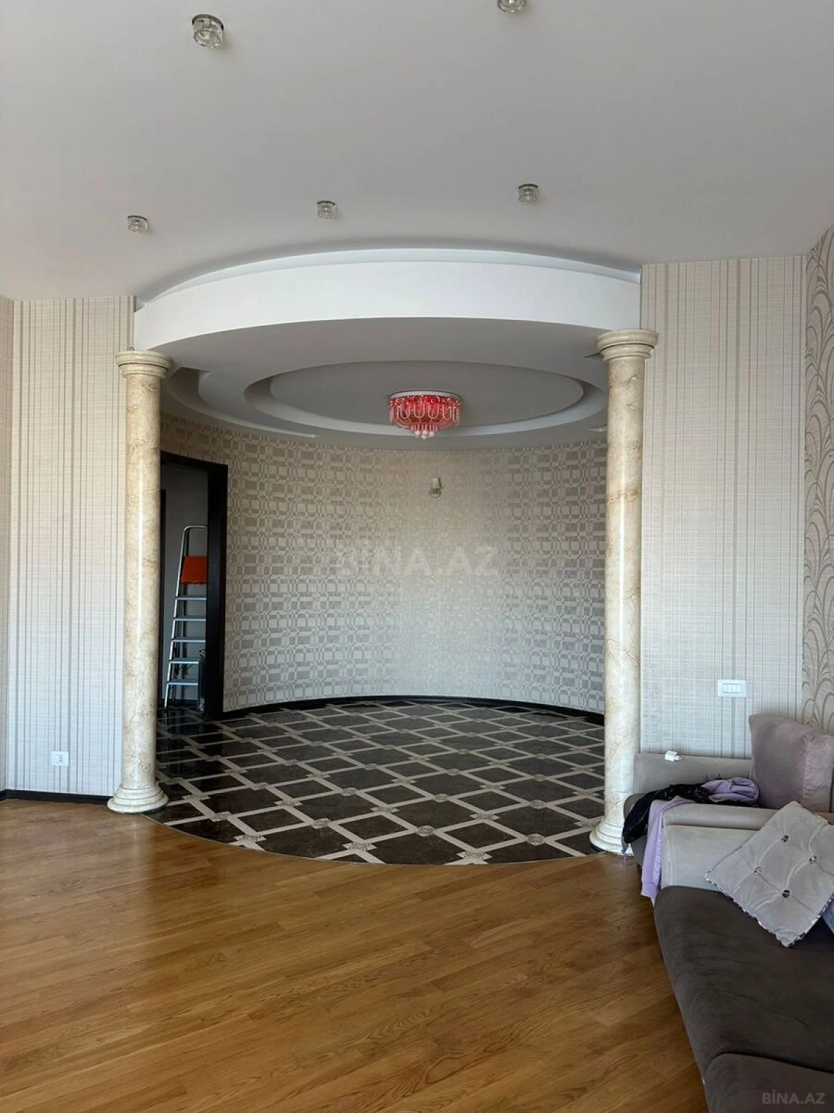 Kirayə verilir 4 otaqlı mənzil 200 m²