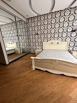 Kirayə verilir 4 otaqlı mənzil 200 m²