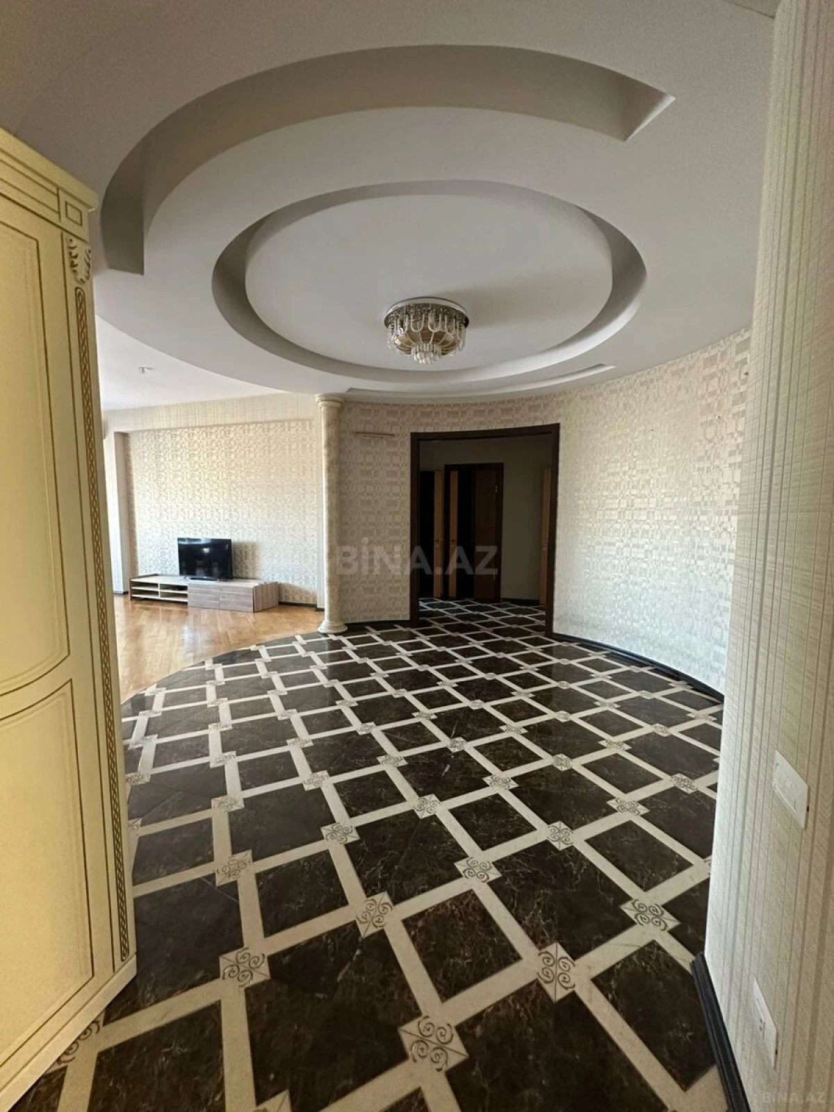 Kirayə verilir 4 otaqlı mənzil 200 m²