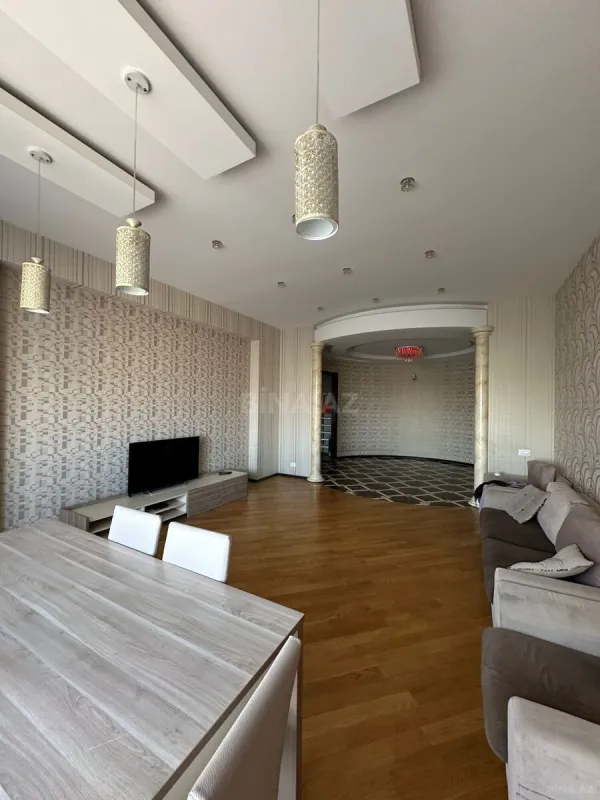 Kirayə verilir 4 otaqlı mənzil 200 m²