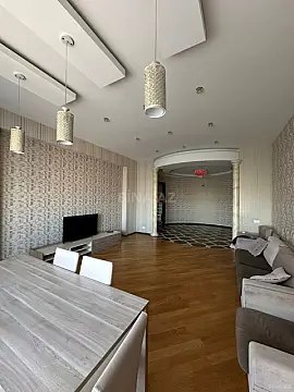 Kirayə verilir 4 otaqlı mənzil 200 m²