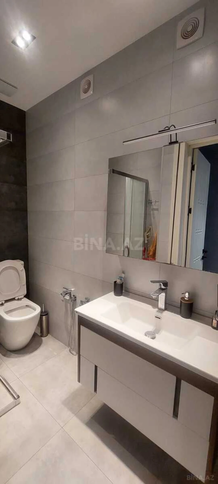 Kirayə verilir 2 otaqlı mənzil 65 m²
