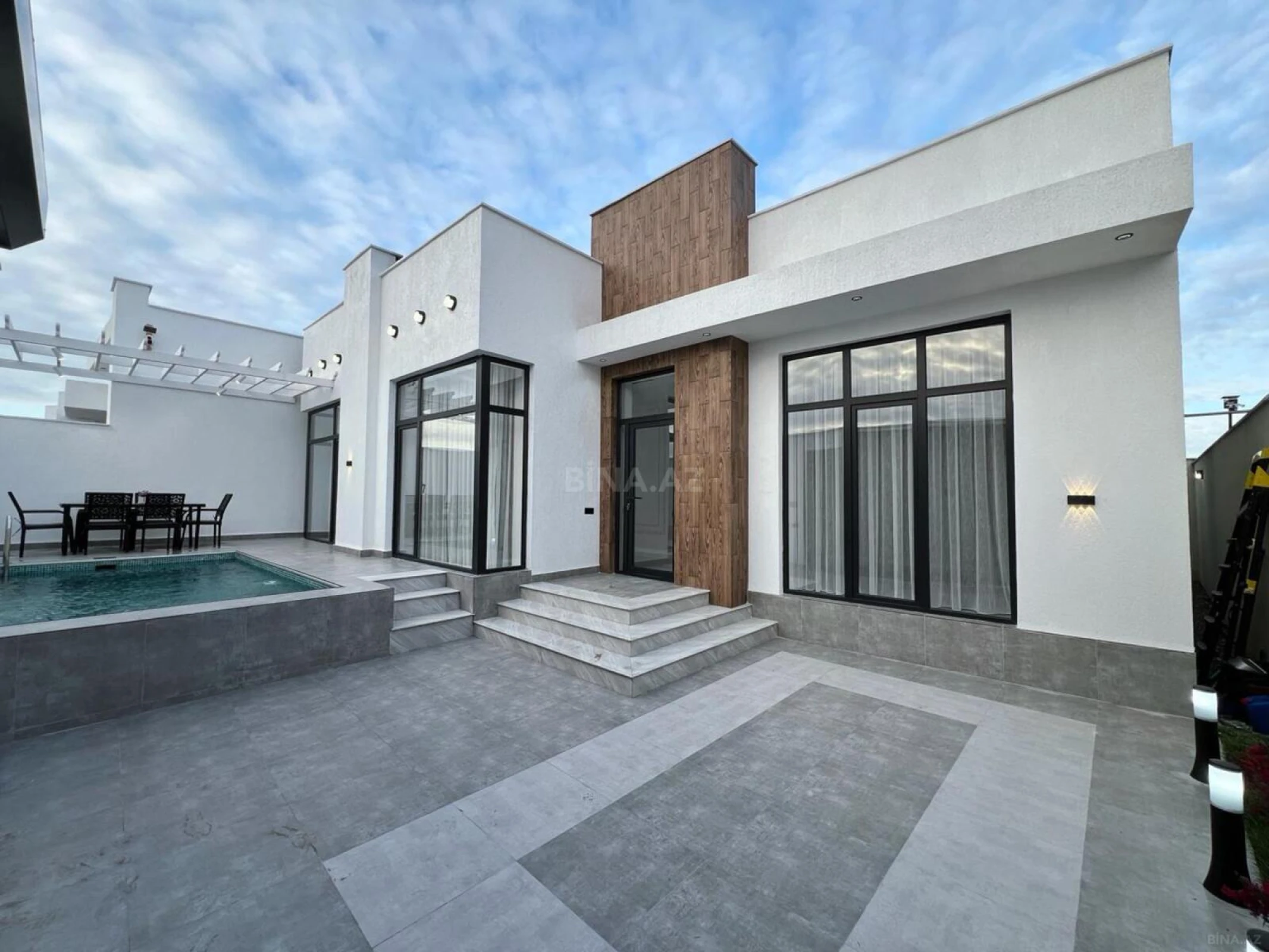 Satılır 4 otaqlı həyət evi 140 m²