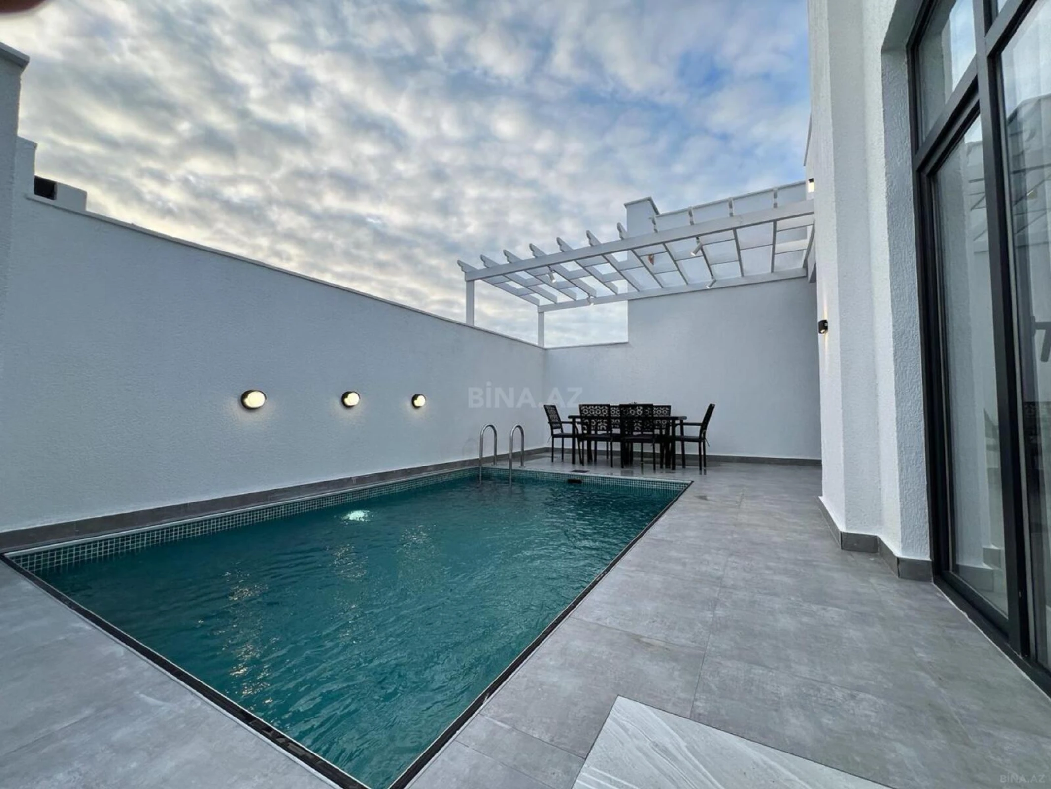Satılır 4 otaqlı həyət evi 140 m²