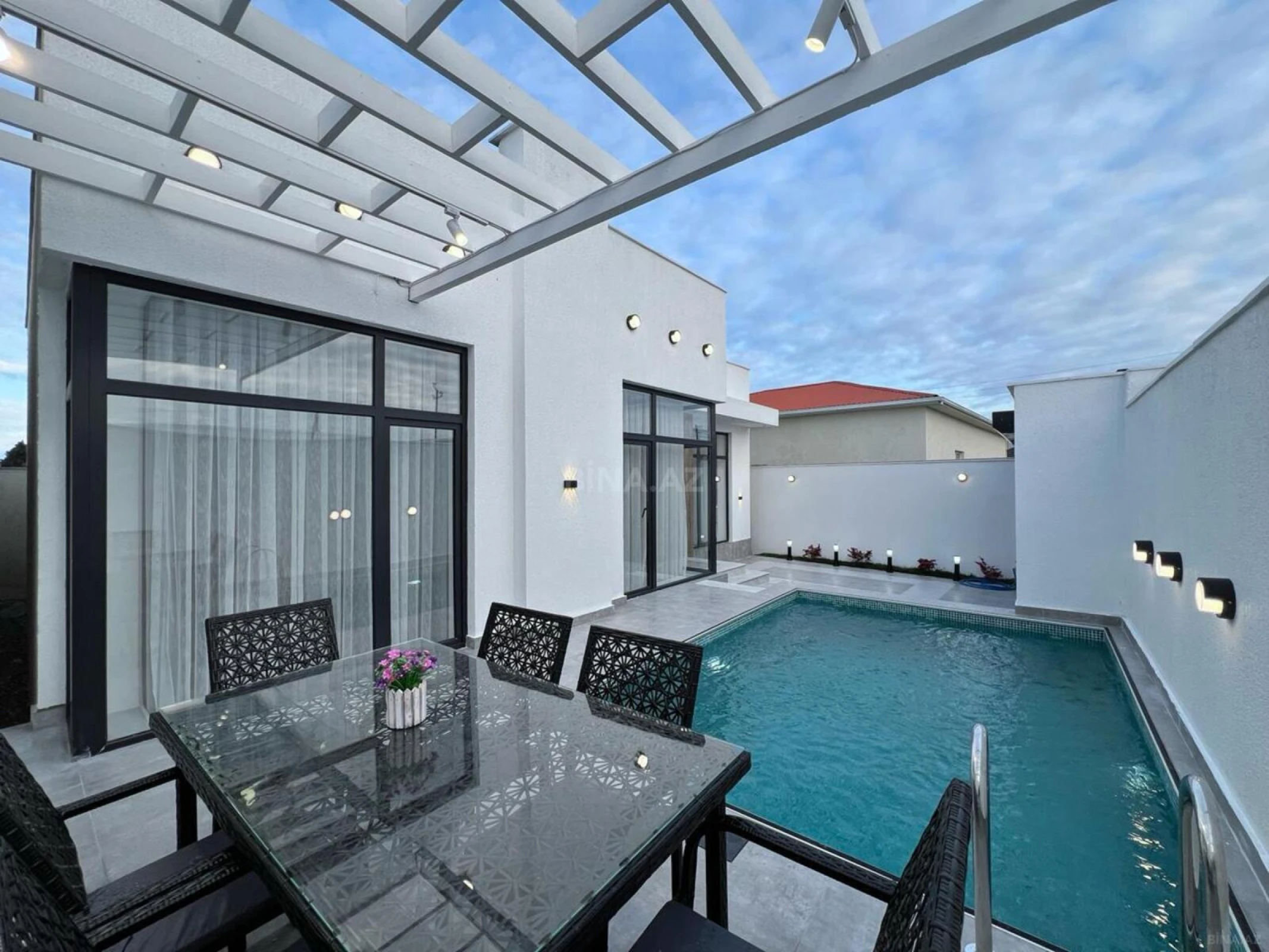 Satılır 4 otaqlı həyət evi 140 m²