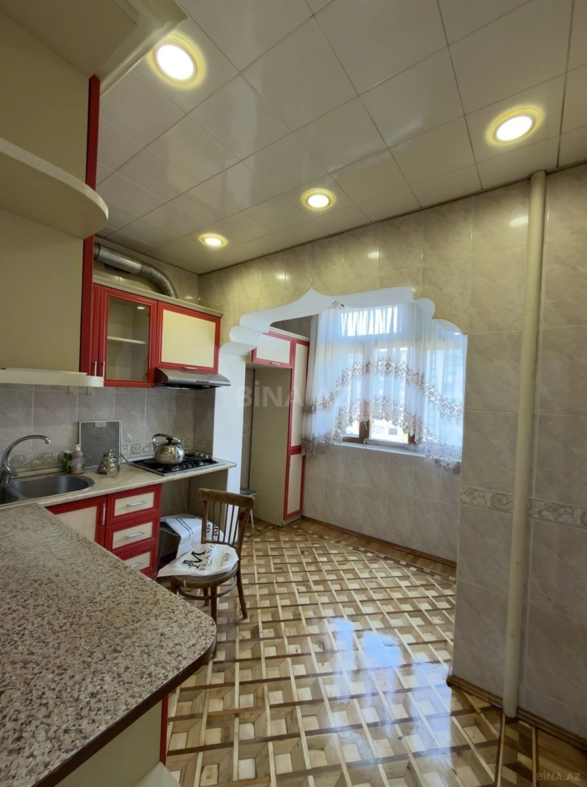 Satılır 4 otaqlı mənzil 108 m²