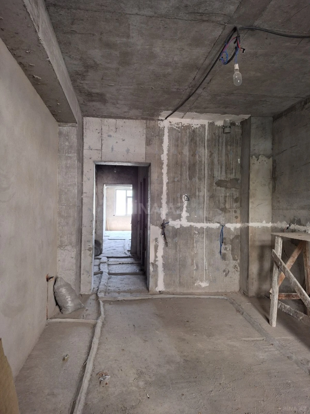Satılır 4 otaqlı mənzil 237.6 m²