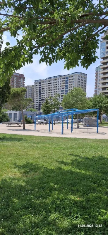 Satılır 4 otaqlı mənzil 237.6 m²