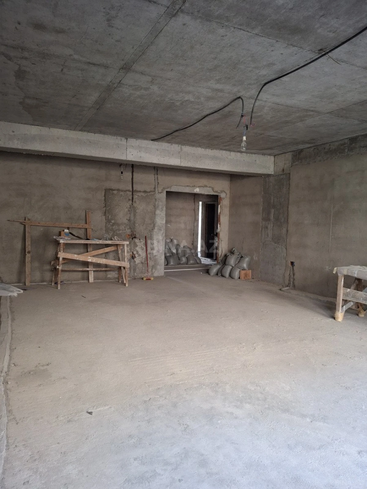 Satılır 4 otaqlı mənzil 237.6 m²