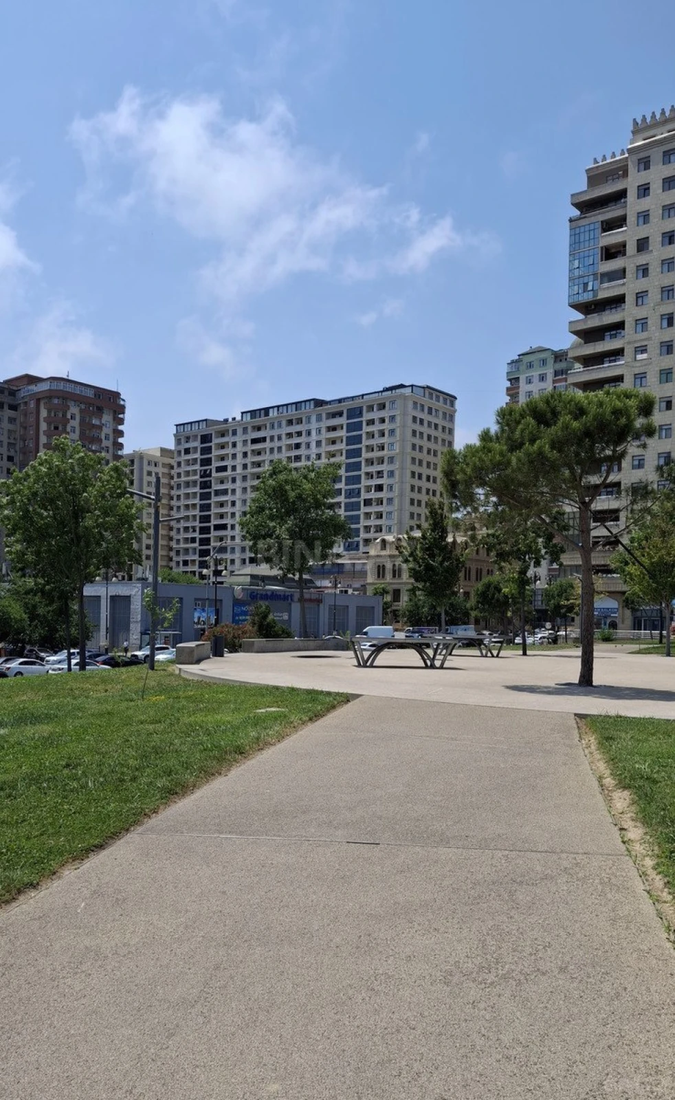 Satılır 4 otaqlı mənzil 237.6 m²