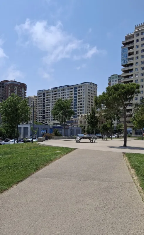 Satılır 4 otaqlı mənzil 237.6 m²