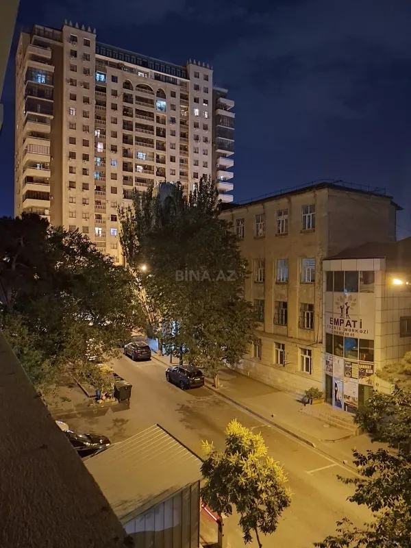 Satılır 4 otaqlı mənzil 237.6 m²