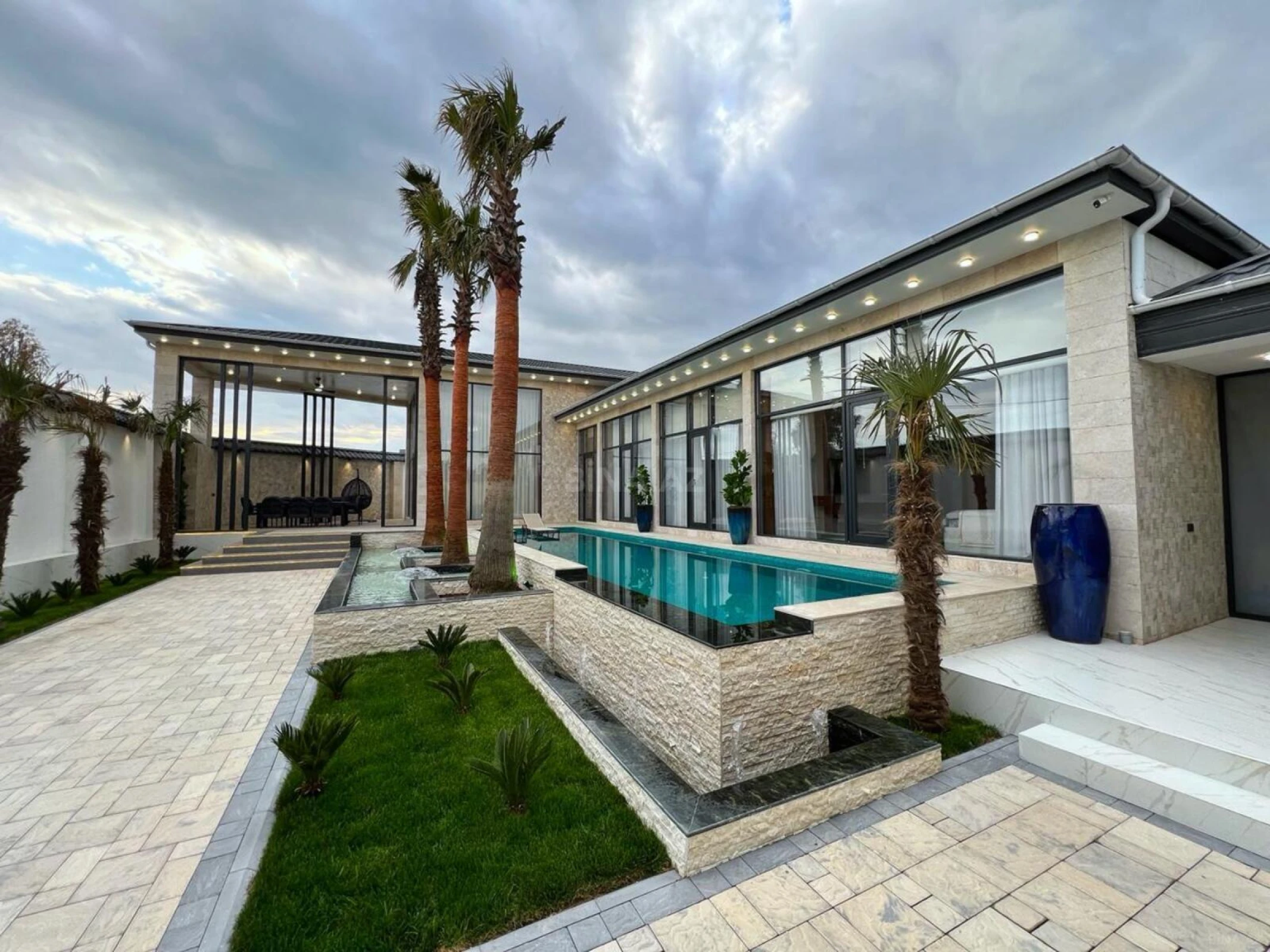 Satılır 4 otaqlı həyət evi 220 m²