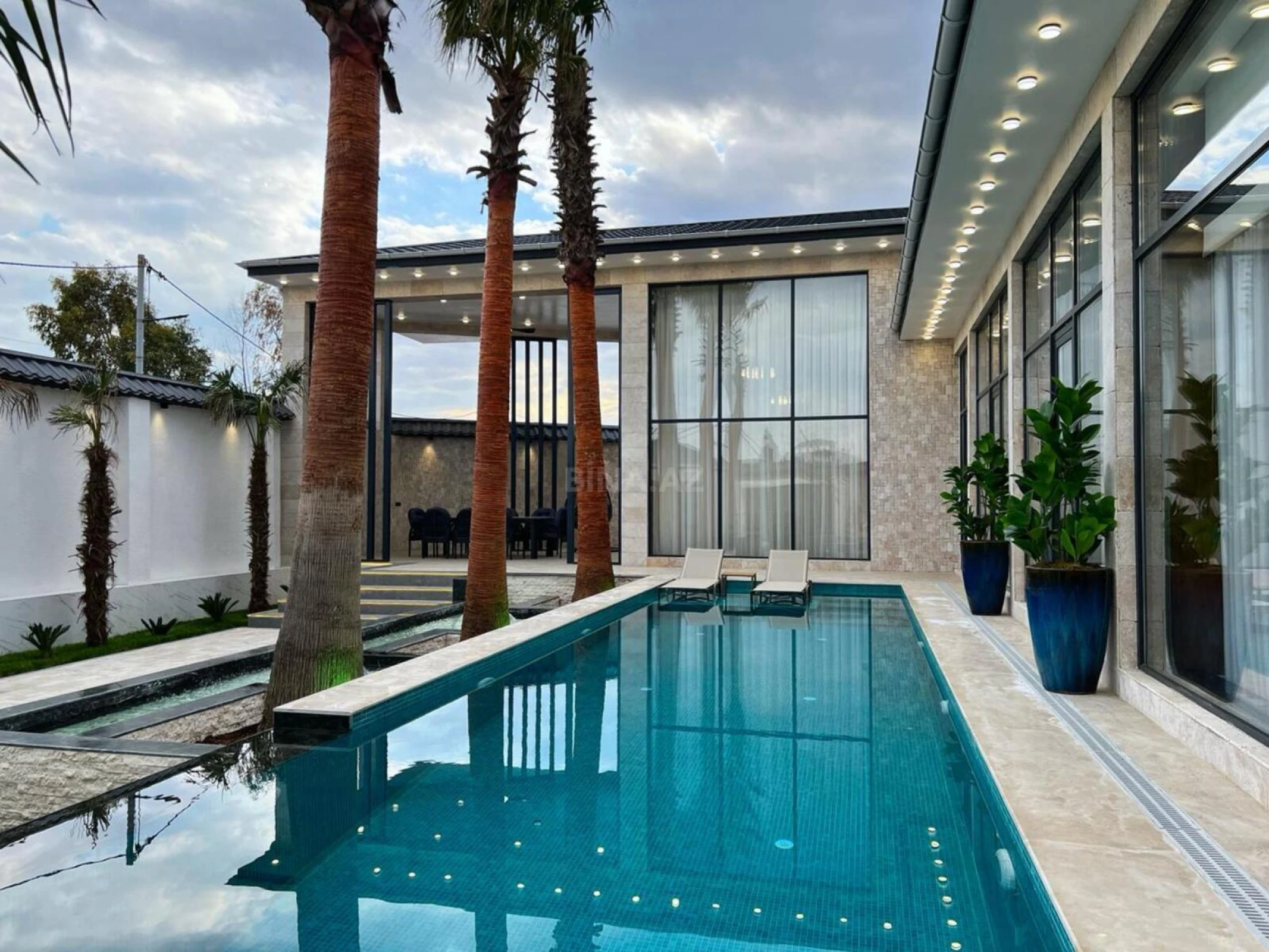 Satılır 4 otaqlı həyət evi 220 m²