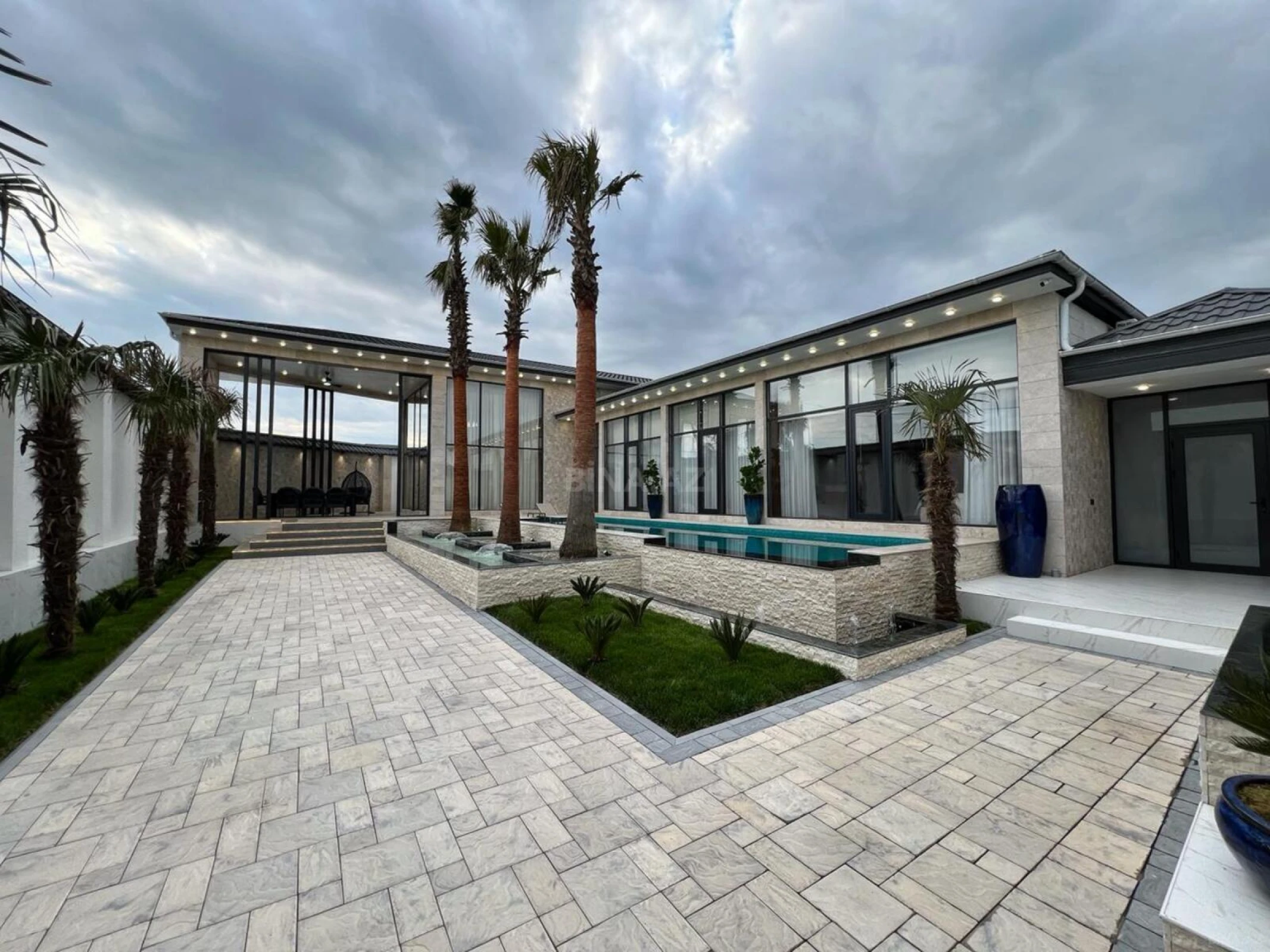 Satılır 4 otaqlı həyət evi 220 m²