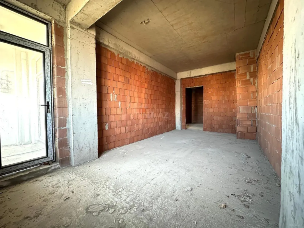 Satılır 3 otaqlı mənzil 126 m²