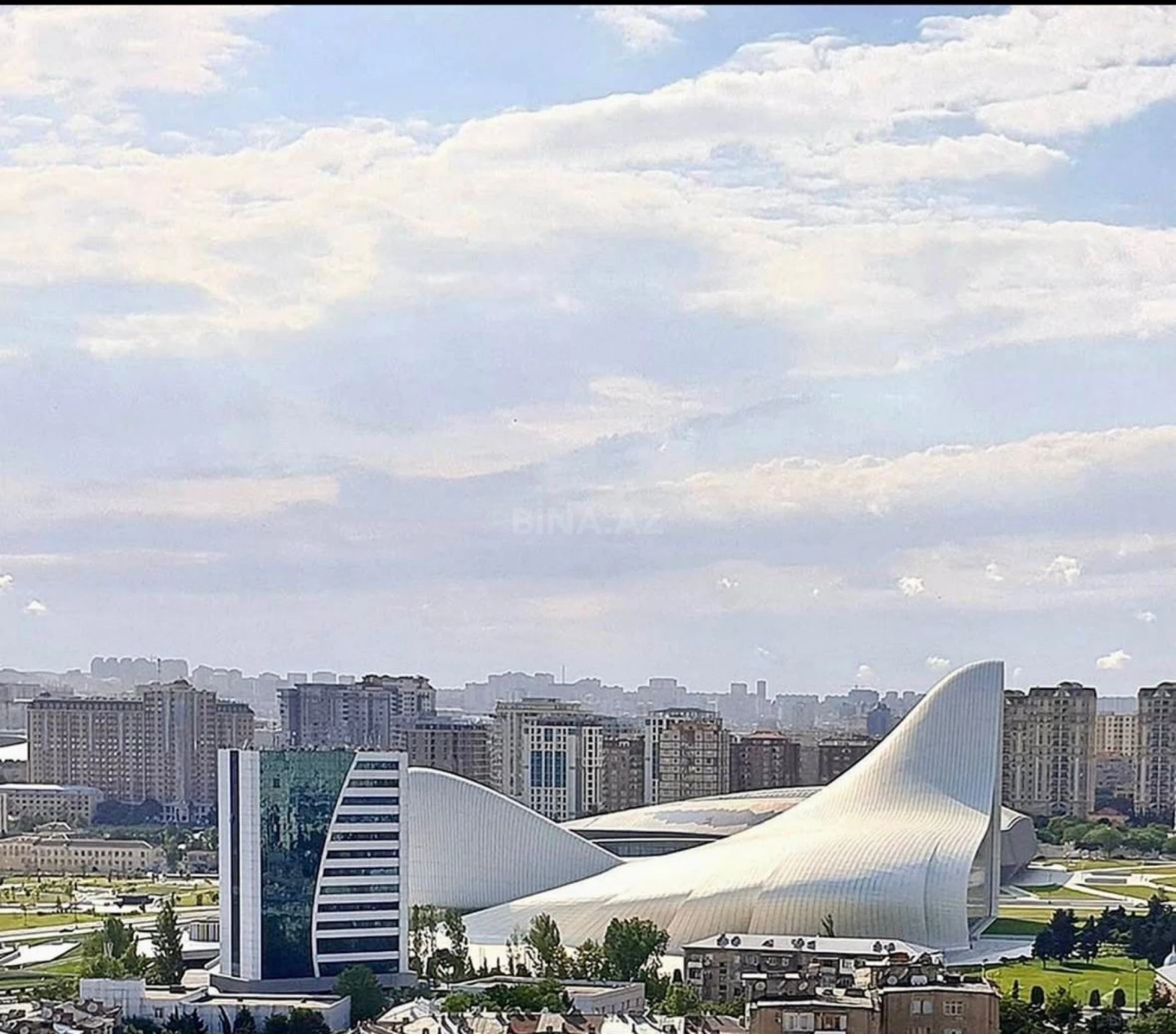 Satılır 3 otaqlı mənzil 126 m²