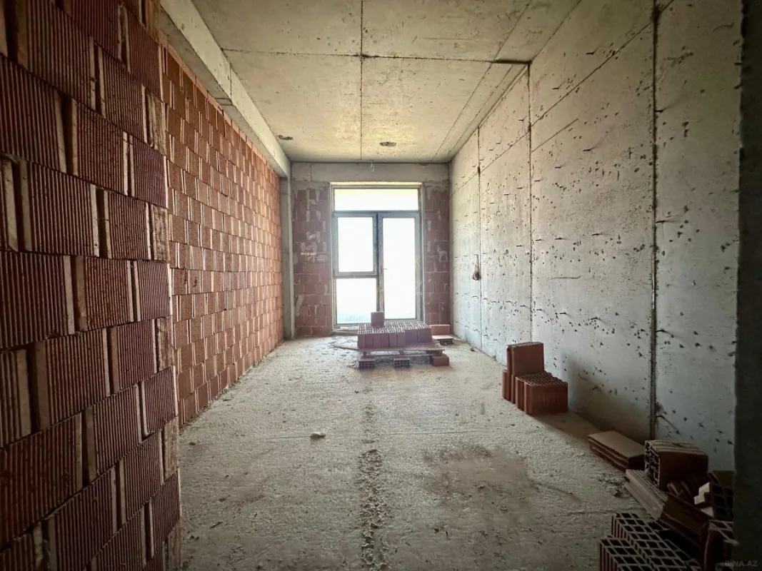Satılır 3 otaqlı mənzil 126 m²