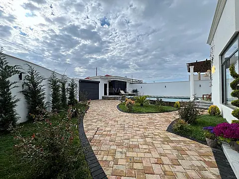 Satılır 4 otaqlı həyət evi 200 m²