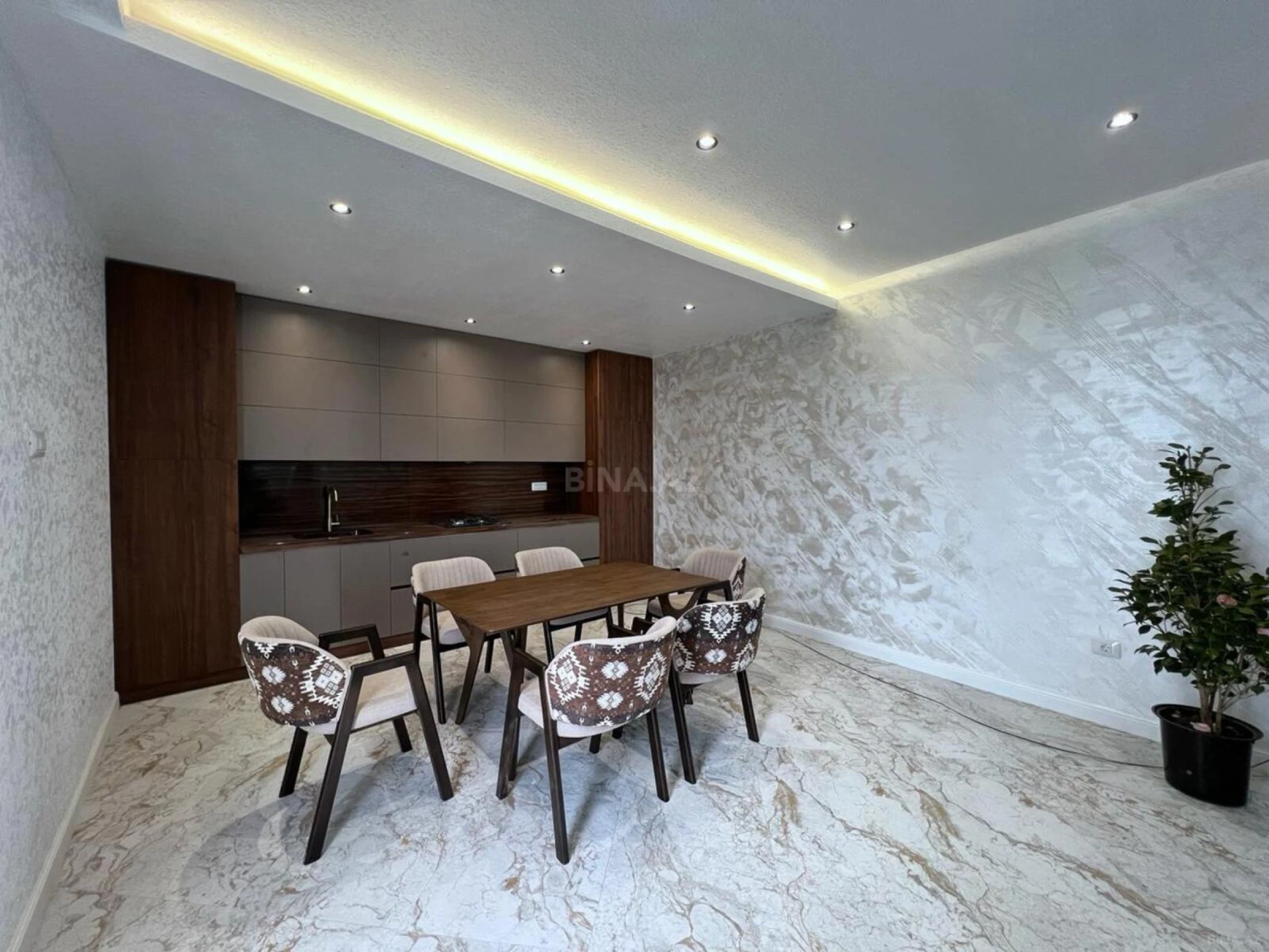 Satılır 4 otaqlı həyət evi 200 m²