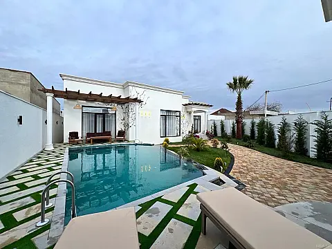 Satılır 4 otaqlı həyət evi 200 m²