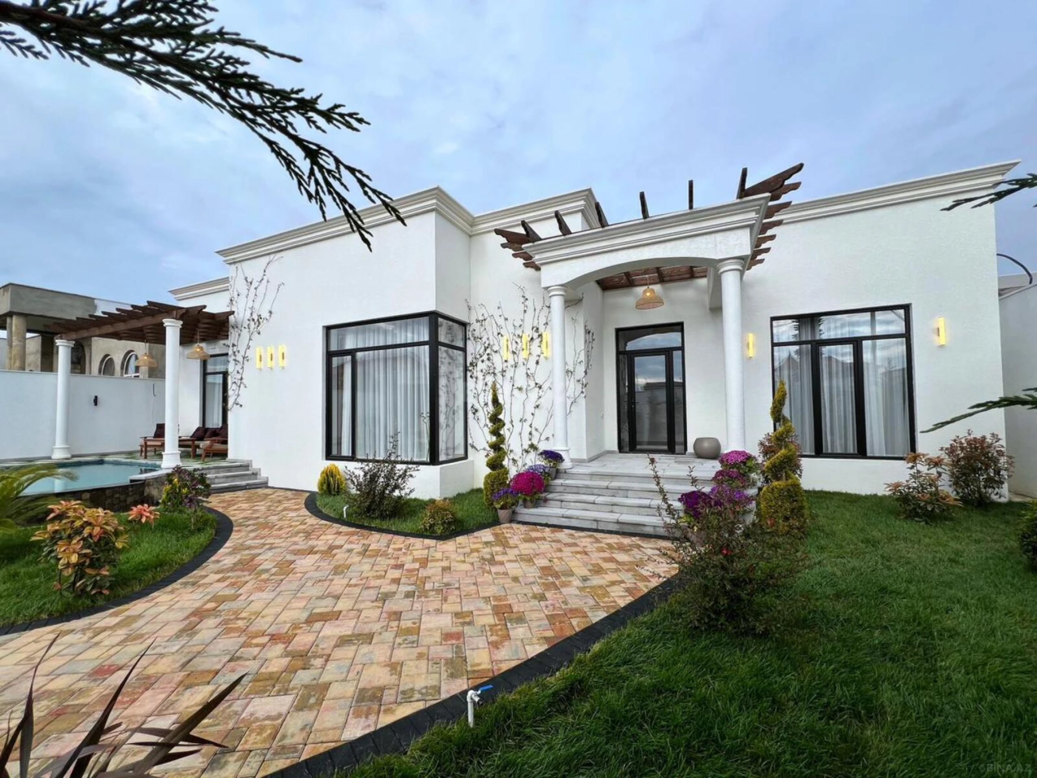 Satılır 4 otaqlı həyət evi 200 m²