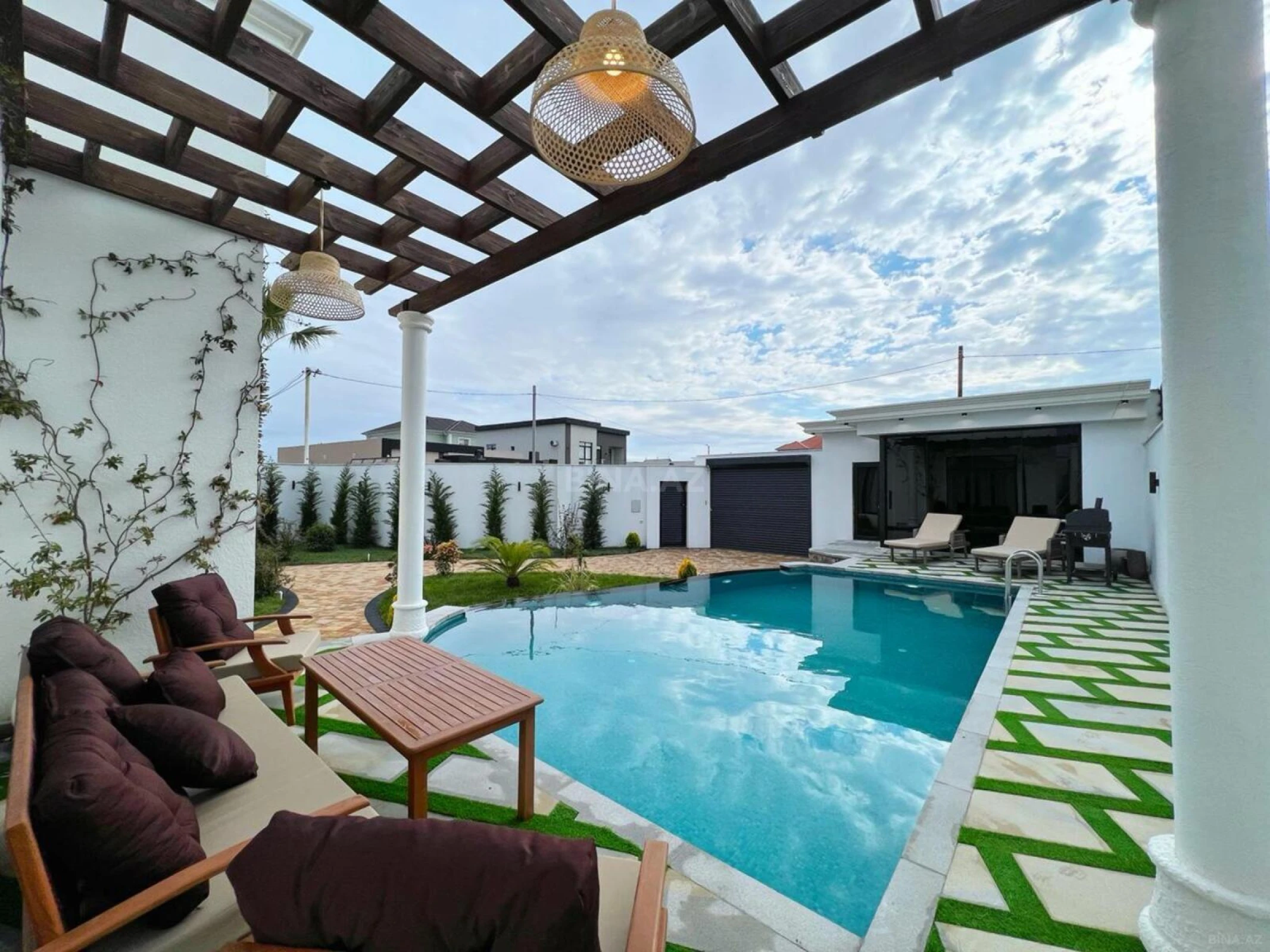 Satılır 4 otaqlı həyət evi 200 m²