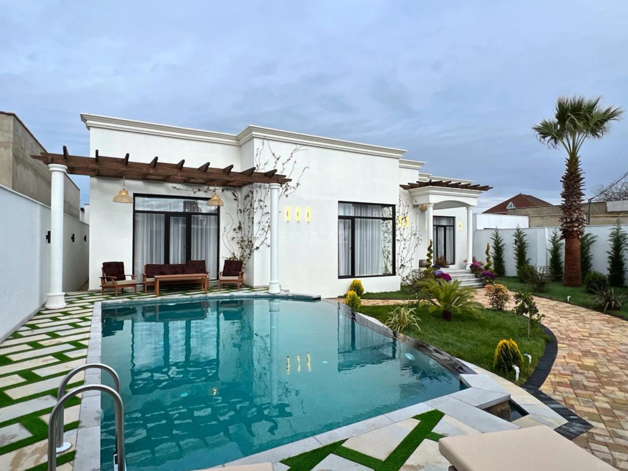 Satılır 4 otaqlı həyət evi 200 m²