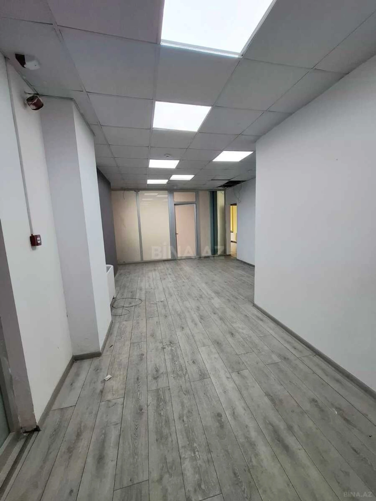 Kirayə verilir 8 otaqlı ofis 280 m²