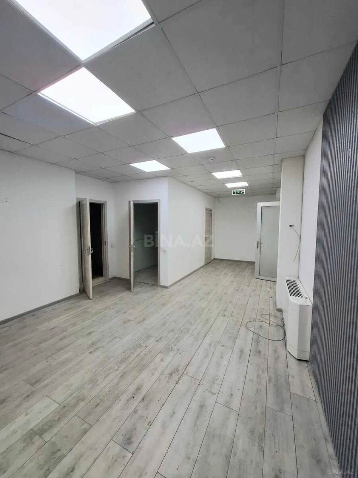 Kirayə verilir 8 otaqlı ofis 280 m²