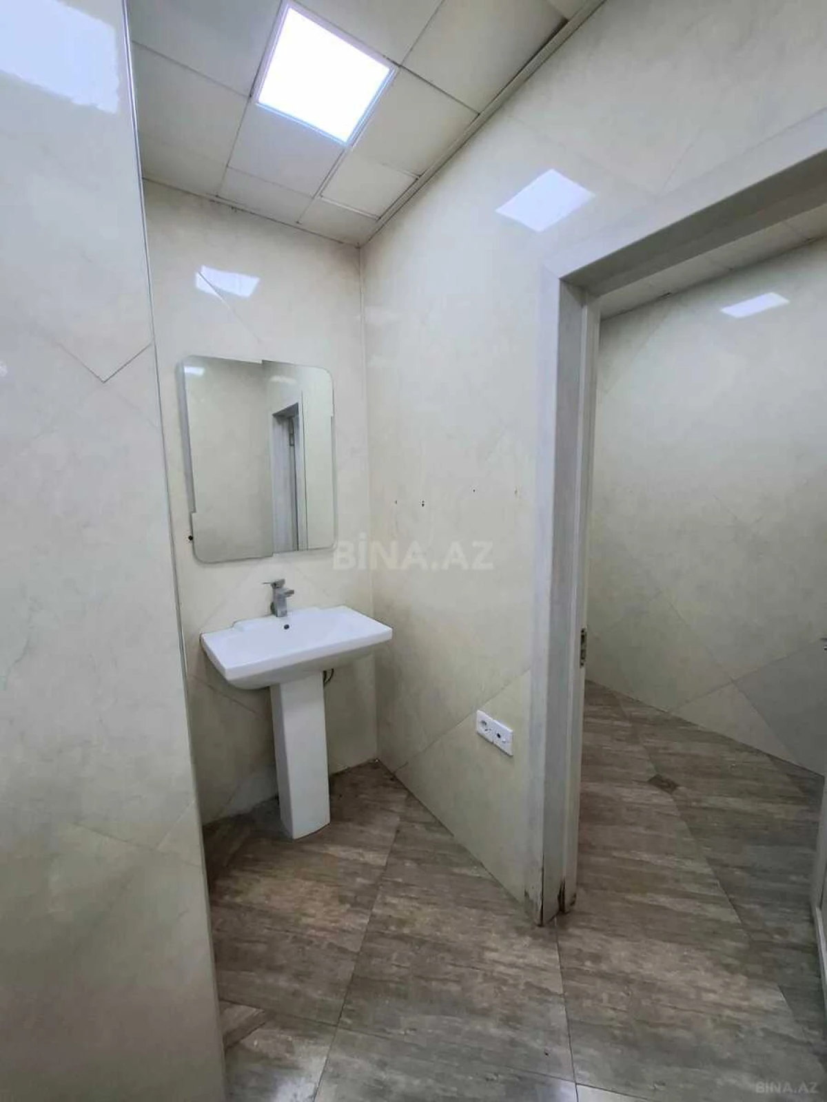 Kirayə verilir 8 otaqlı ofis 280 m²