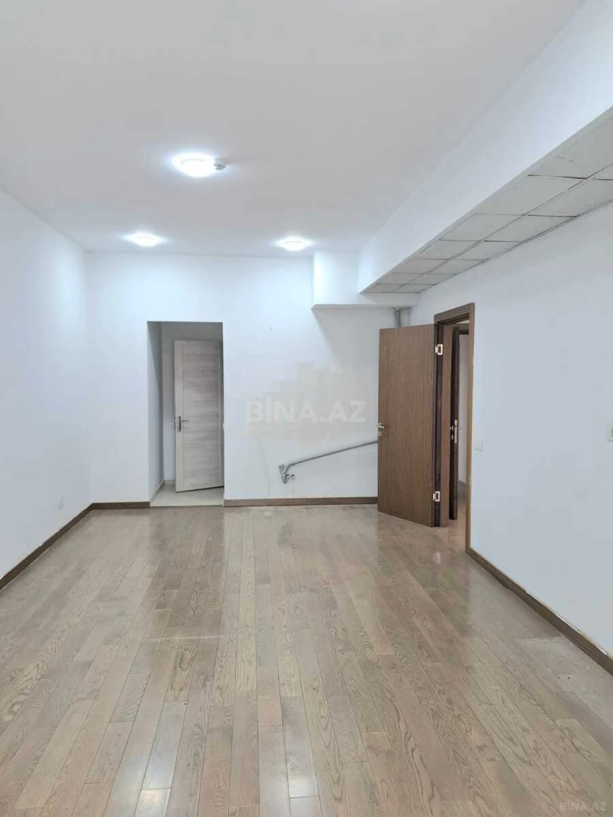 Kirayə verilir 8 otaqlı ofis 280 m²