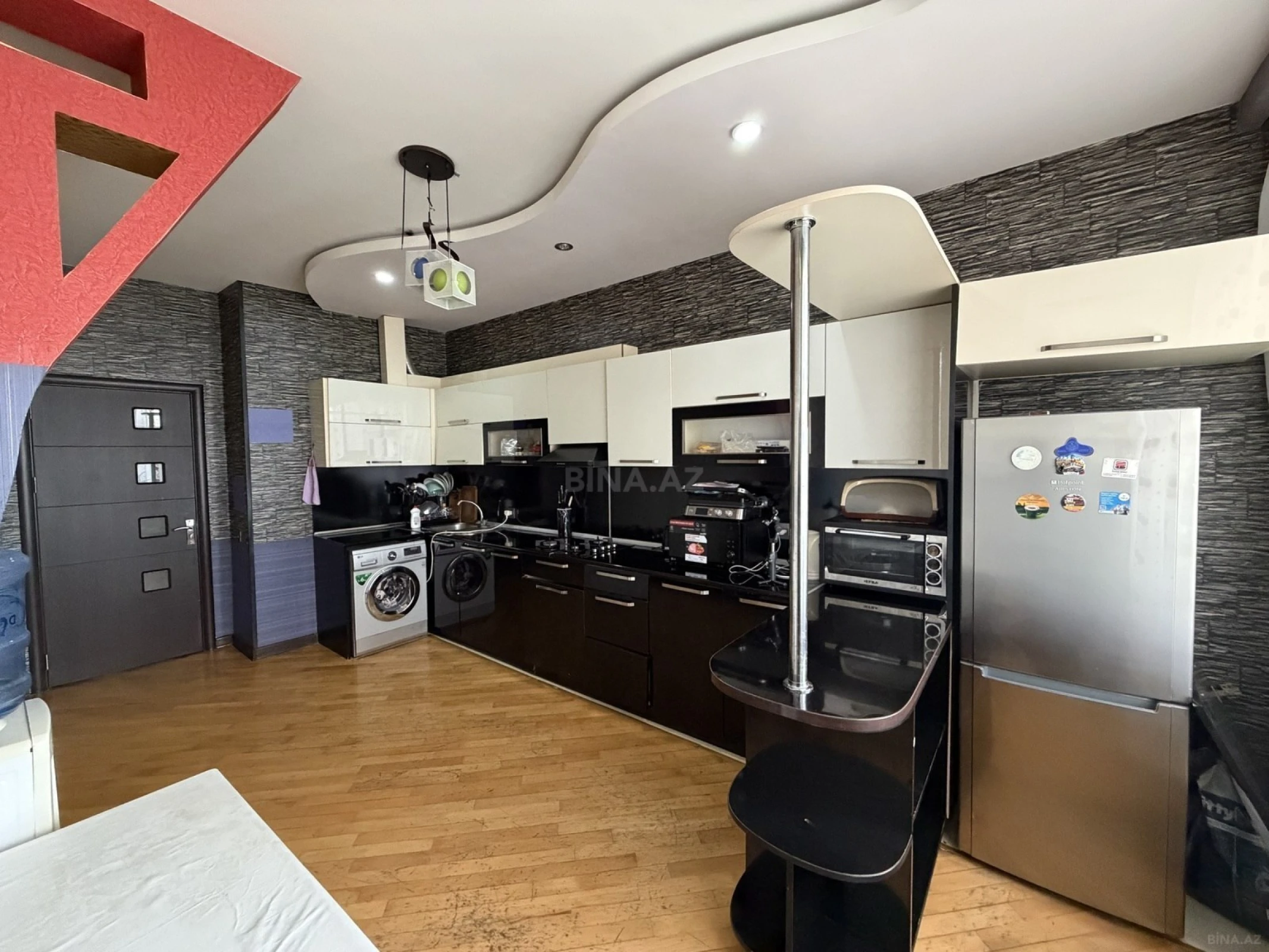 Satılır 2 otaqlı mənzil 95 m²