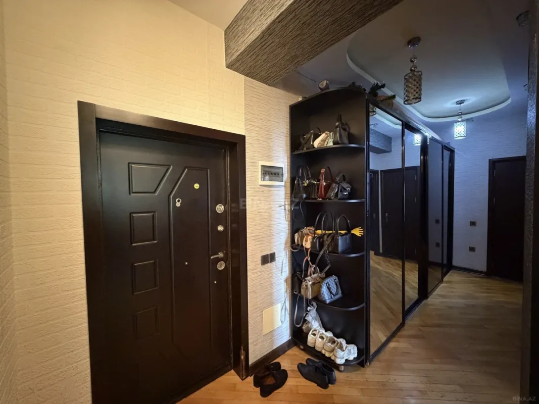 Satılır 2 otaqlı mənzil 95 m²