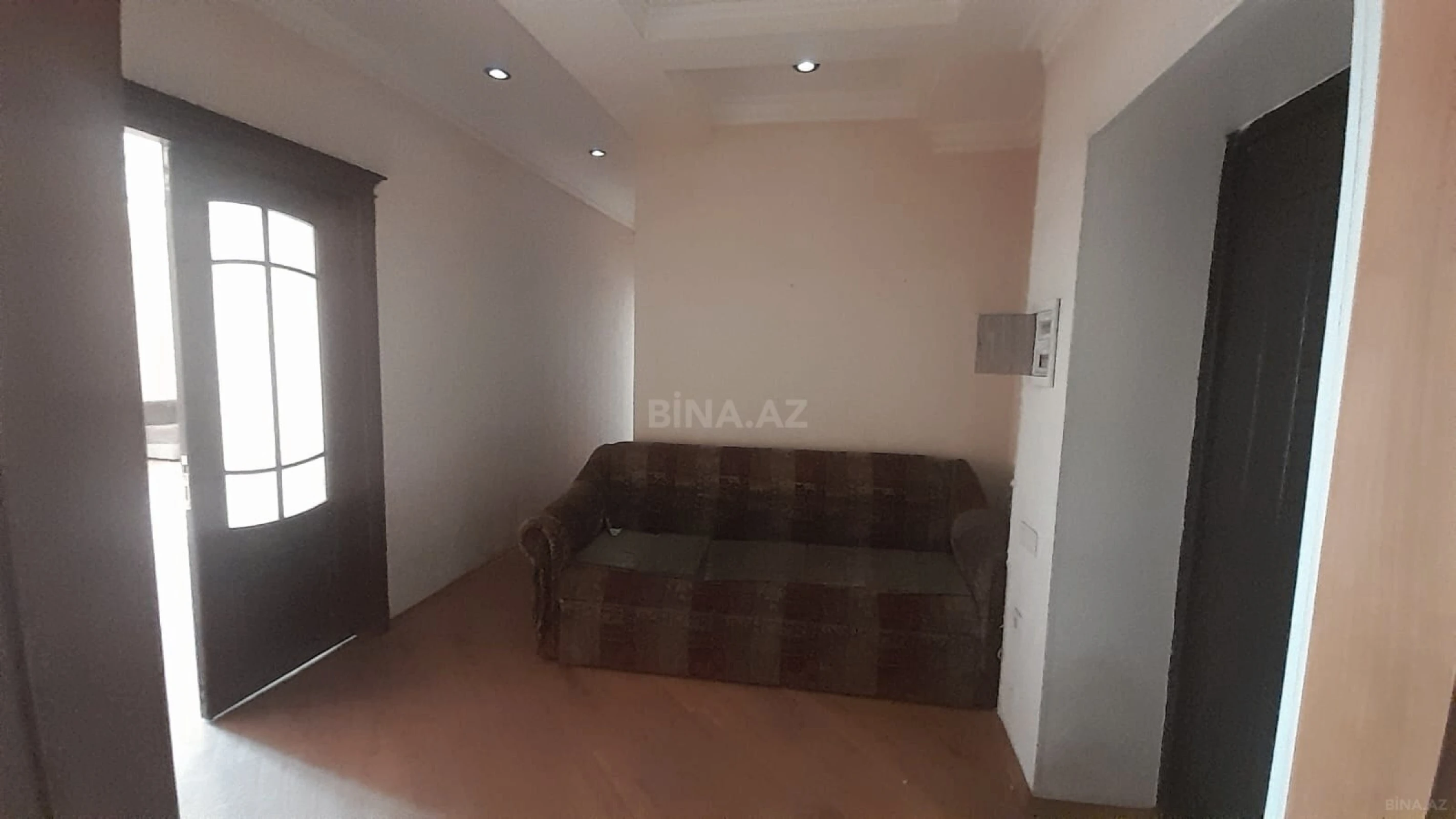 Satılır 3 otaqlı mənzil 135 m²
