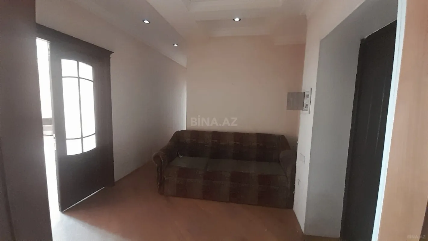 Satılır 3 otaqlı mənzil 135 m²