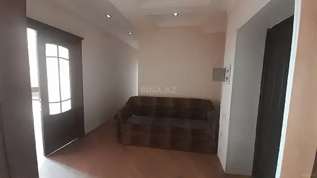 Satılır 3 otaqlı mənzil 135 m²