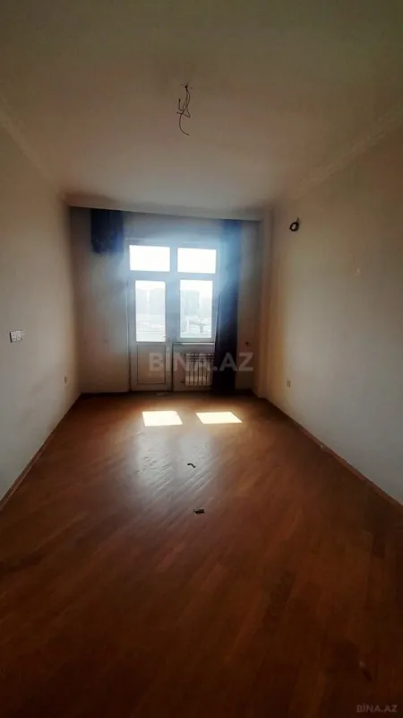 Satılır 3 otaqlı mənzil 135 m²