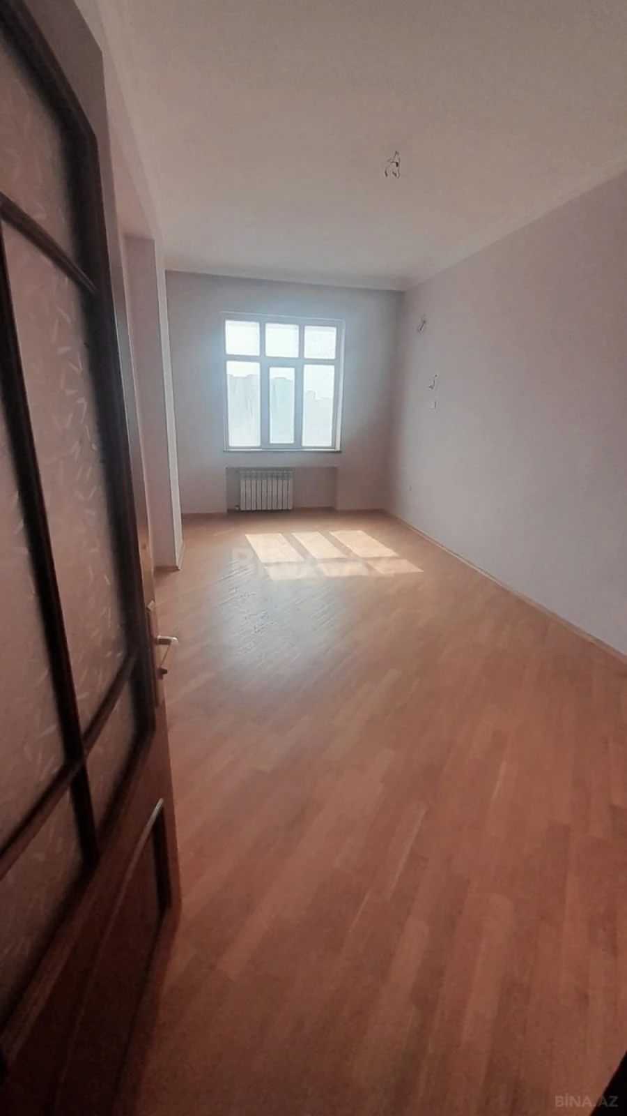 Satılır 3 otaqlı mənzil 135 m²