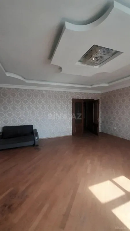 Satılır 3 otaqlı mənzil 135 m²