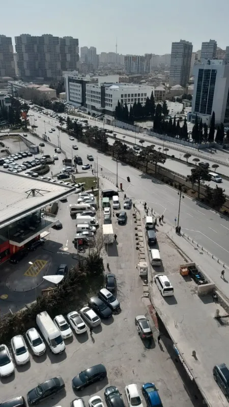 Satılır 3 otaqlı mənzil 135 m²