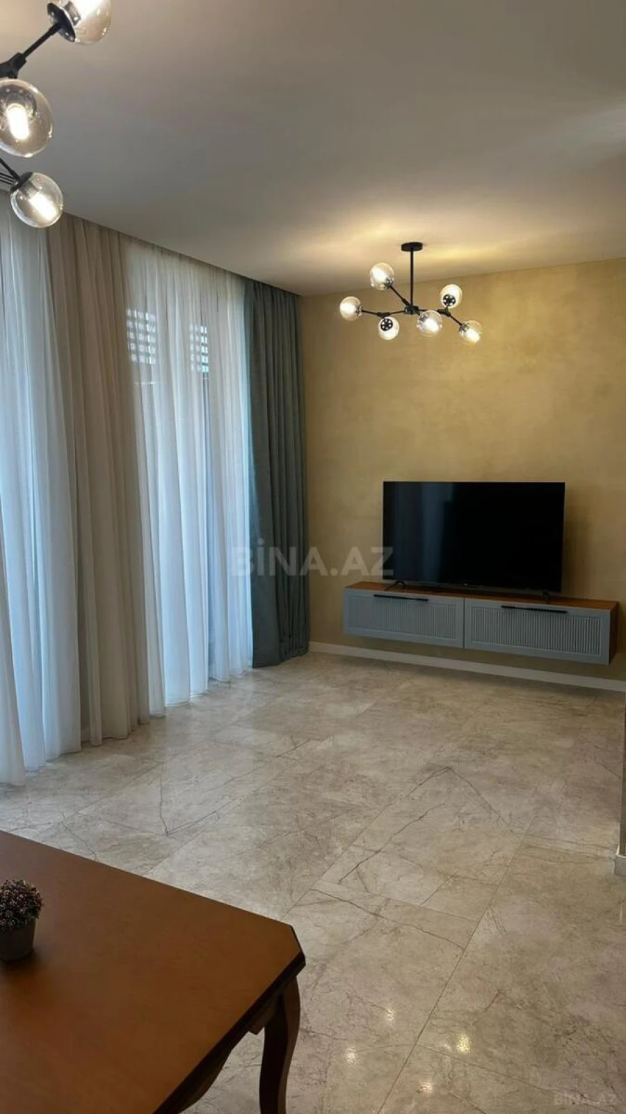 Satılır 2 otaqlı mənzil 117 m²