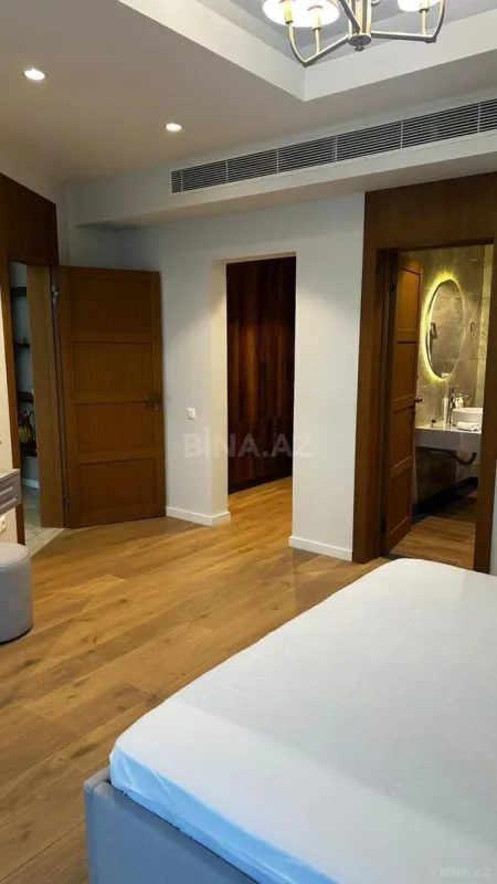 Satılır 2 otaqlı mənzil 117 m²