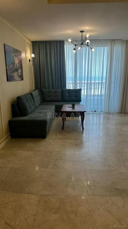 Satılır 2 otaqlı mənzil 117 m²